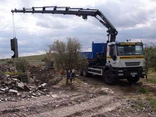 Escribano Obras y Servicios camión con grúa